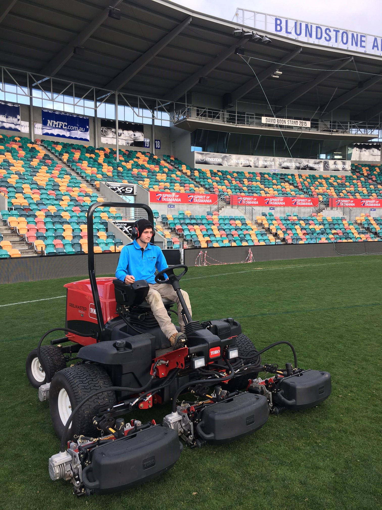 Blundstone Arena in Tasmania chooses Toro’s Reelmaster 5010-H Hybrid 